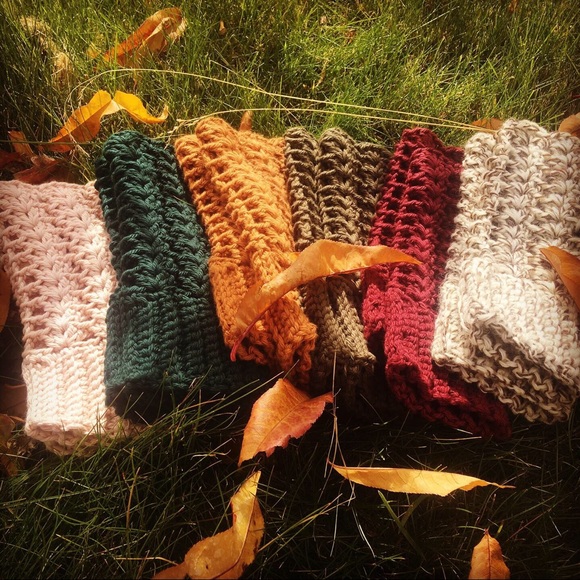 Handmade crochet fingerless gloves - Picture 6 of 8